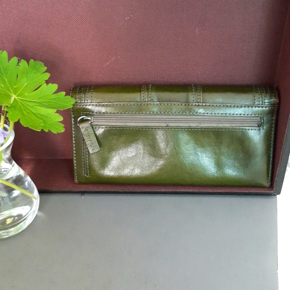 Danier leather wallet. - Picture 2 of 6